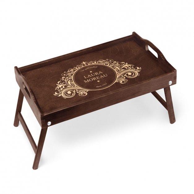 Plateau de lit avec gravure pour l'anniversaire de maman