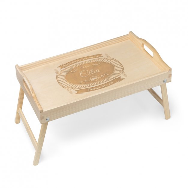 Plateau de lit en bois naturel avec gravure pour une femme pour 20 ans de mariage