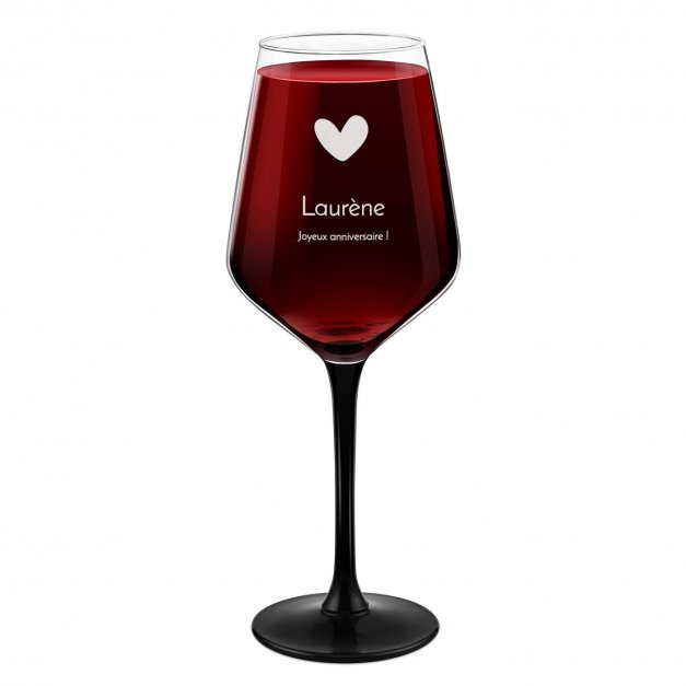 Verre à vin à pied noir avec gravure pour l'anniversaire d'une femme