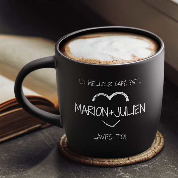 Tasse noire en céramique avec gravure pour couple copain copine buveurs de café