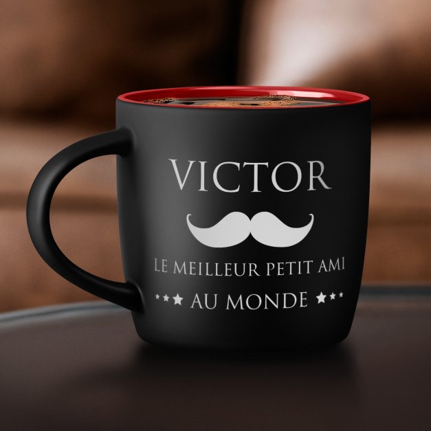 Tasse noire fond rouge en céramique avec personnalisation pour meilleur copain du monde