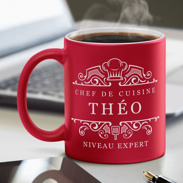 Tasse rouge en céramique fond blanc avec personnalisation pour chef de cuisine anniversaire