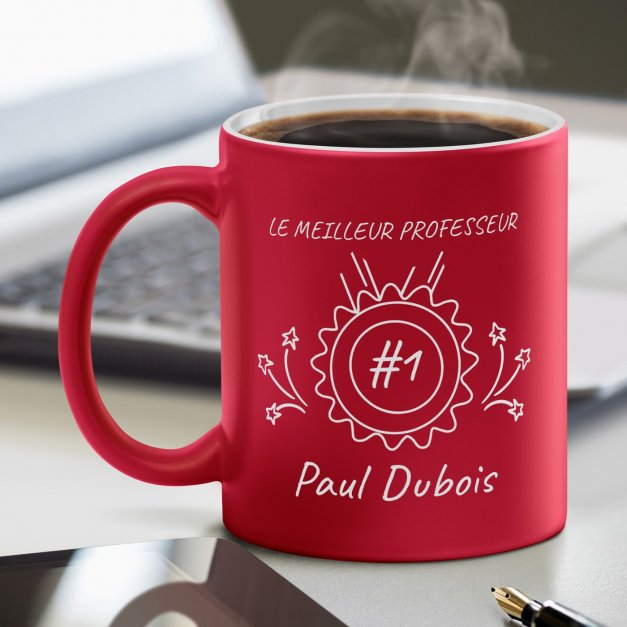 Tasse rouge en céramique fond blanc avec personnalisation pour professeur enseignant