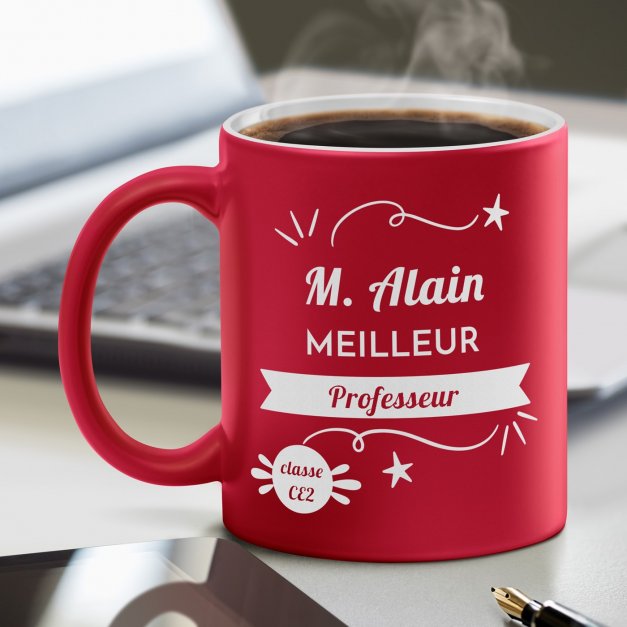 Tasse rouge en céramique fond blanc avec personnalisation pour professeur enseignant