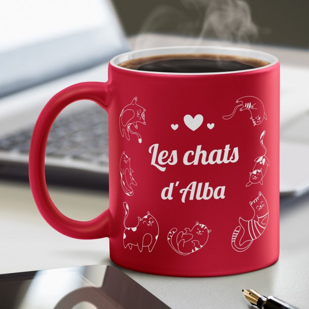 Tasse rouge en céramique fond blanc avec personnalisation pour femme à chat anniversaire