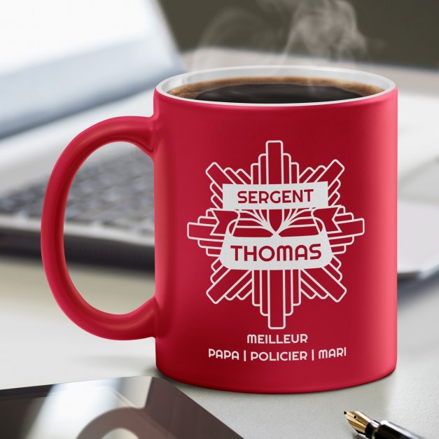 Tasse rouge en céramique fond blanc avec personnalisation pour lui policier père mari
