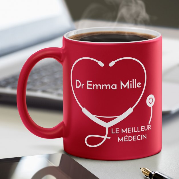 Tasse rouge en céramique fond blanc avec personnalisation pour elle collègue médecin 