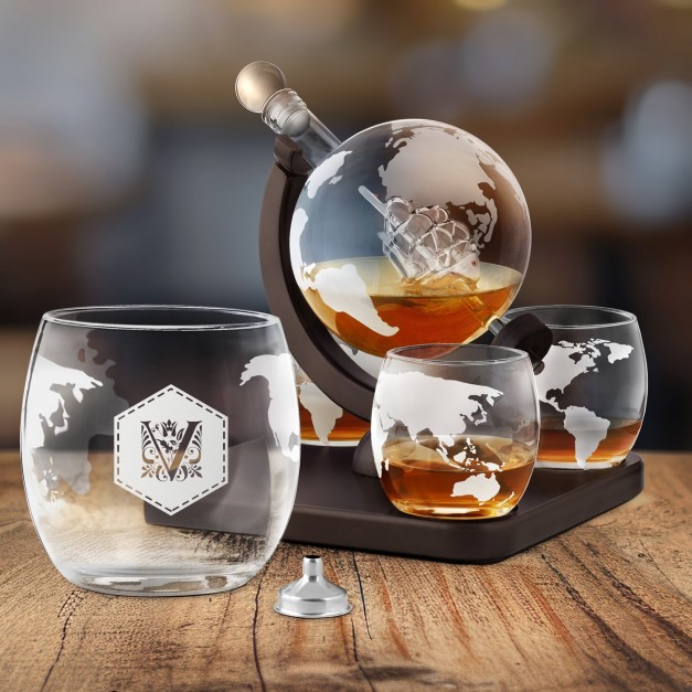 Carafe à whisky Globe avec bateau avec gravure sur 4 verres pour homme et pour femme
