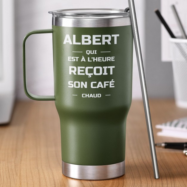Mug de voyage vert avec gravure pour l'anniversaire d'un étudiant