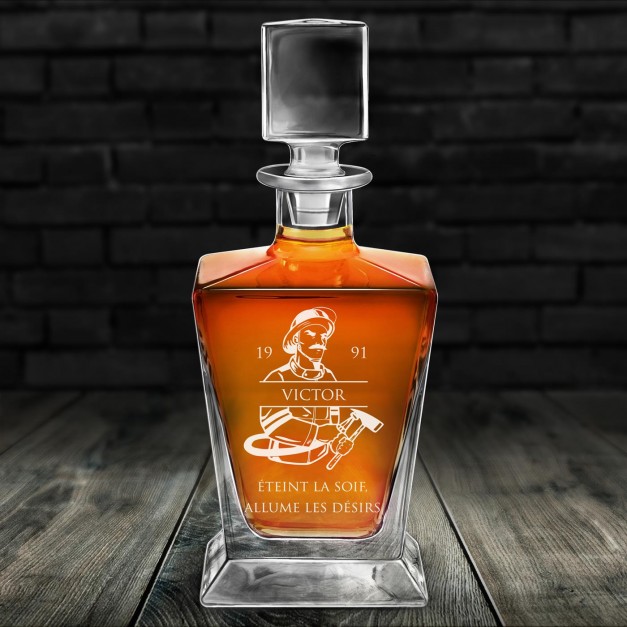Carafe à whisky Pyramid avec gravure pour pompier