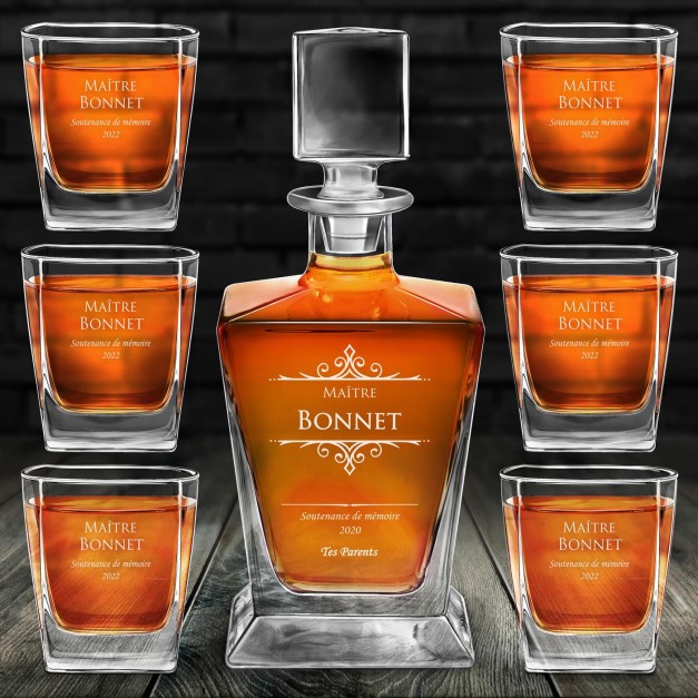 Carafe à whisky Pyramid et 6 verres avec gravure pour un diplômé