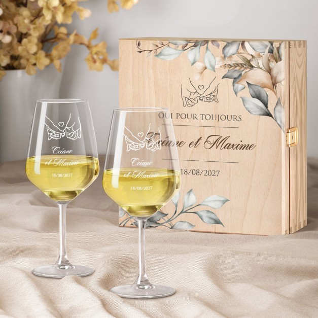 Set de 2 verres à vin gravés dans un élégant coffret personnalisé pour mariés