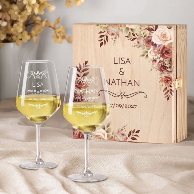 Set de 2 verres à vin gravés dans un élégant coffret personnalisé pour mariés