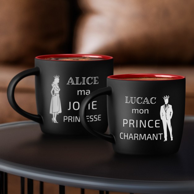 Set de 2 tasses noires et fond rouge en céramique avec personnalisation pour couple conte de fées