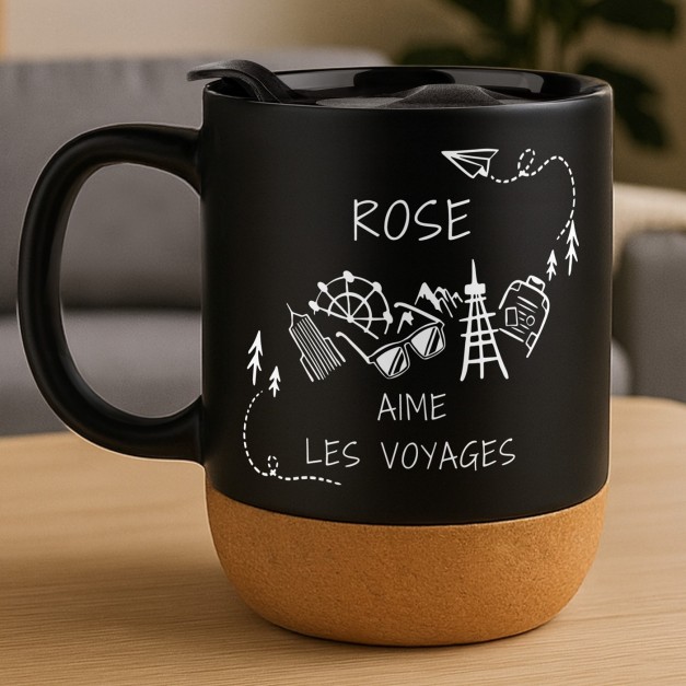 Mug noir avec impression et couvercle pour femme aventurière