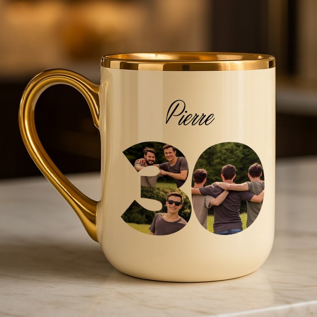 Tasse en céramique beige avec bord et anse dorés avec personnalisation avec photo pour le 30e anniversaire d'un ami