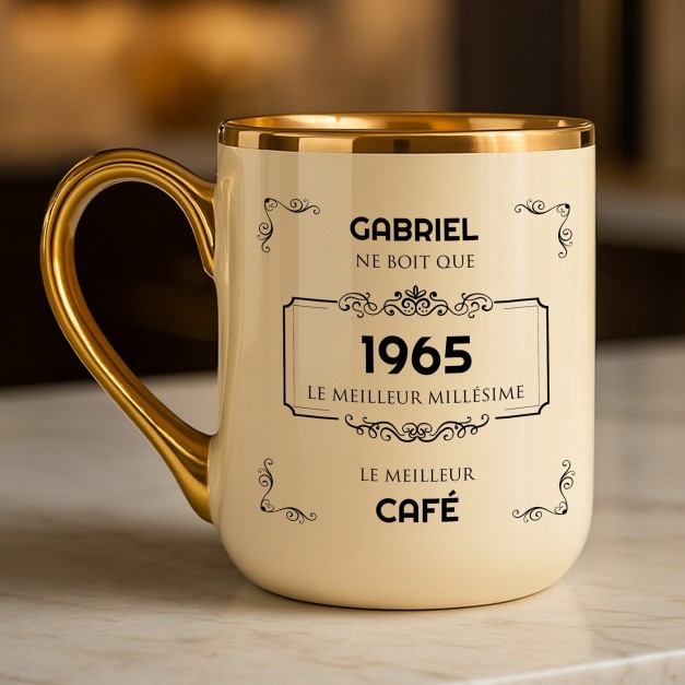 Tasse en céramique beige personnalisée avec bord et anse dorés avec impression pour l'anniversaire d'un ami