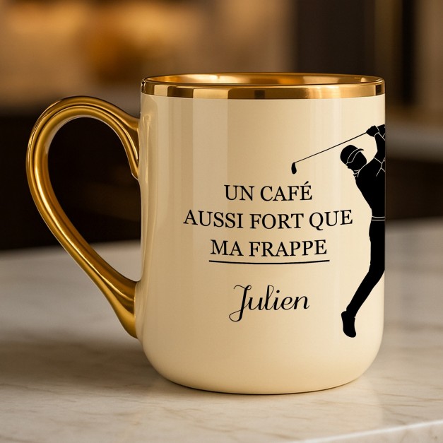Tasse en céramique beige personnalisée avec bord et anse dorés avec impression pour l'anniversaire d'un golfeur