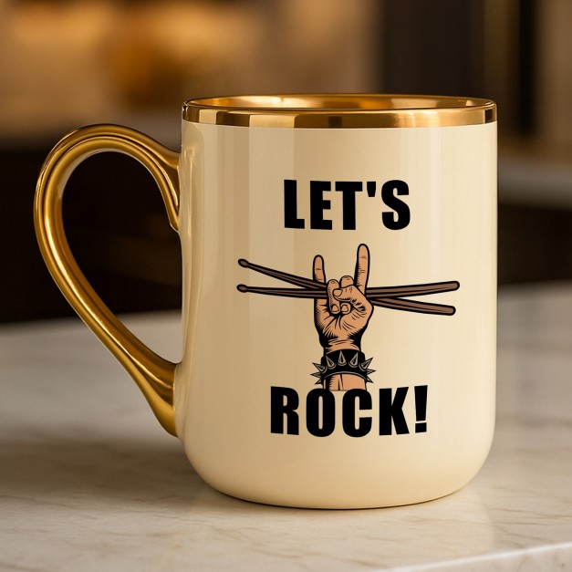 Tasse en céramique beige personnalisée avec bord et anse dorés avec impression pour l'anniversaire d'un passionné de rock