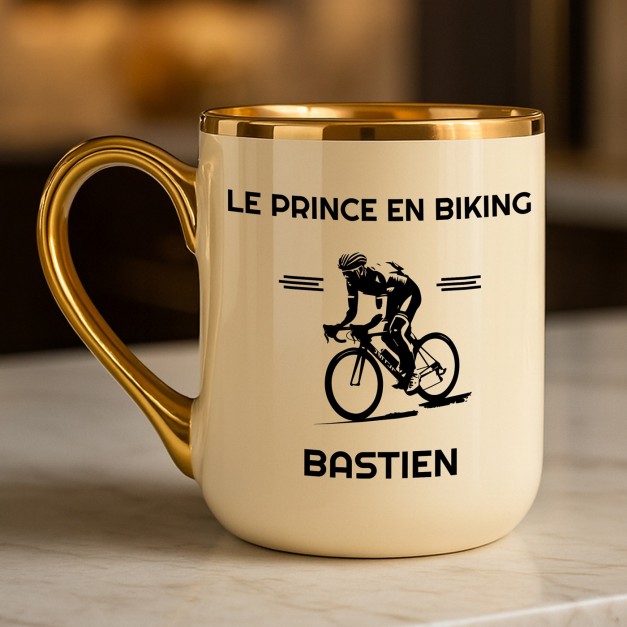 Tasse en céramique beige avec bord et anse dorés avec personnalisation pour l'anniversaire d'un cycliste