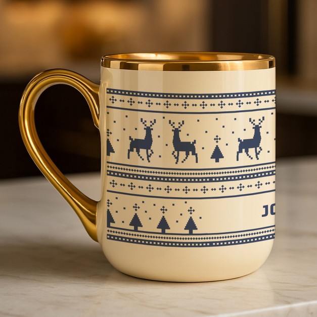 Tasse en céramique beige avec bord et anse dorés avec personnalisation pour une amie pour Noël