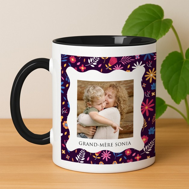Tasse en céramique blanche et fond noir personnalisée avec impression avec photo pour une grand-mère pour Noël