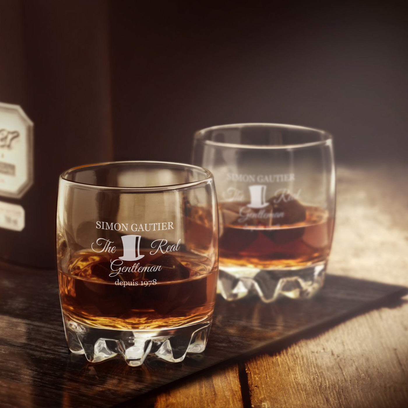 Verres avec gravure