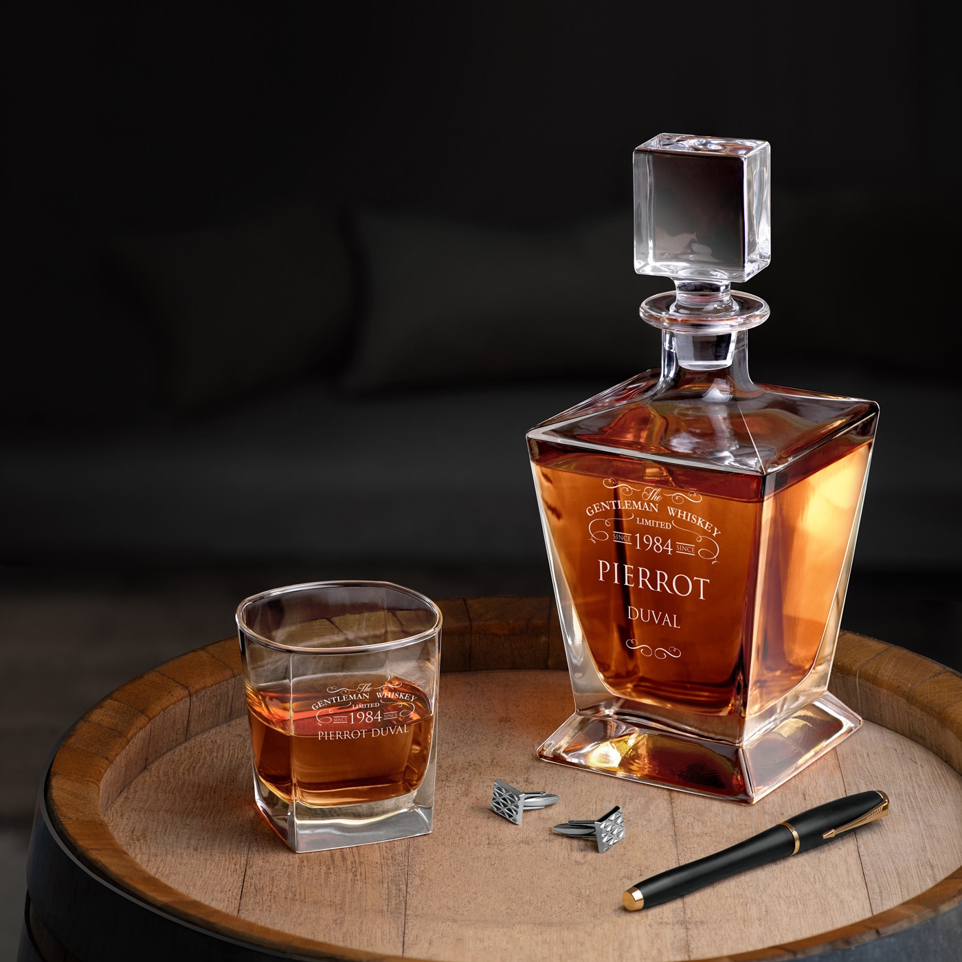 Carafe à whisky Pyramid et 2 verres avec gravure pour un diplômé