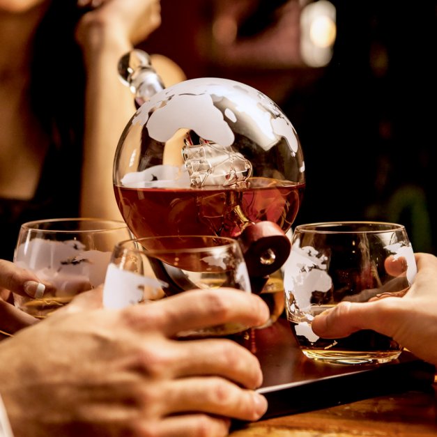 Carafe à whisky Globe avec bateau avec gravure sur 4 verres pour l'anniversaire d'un gentleman