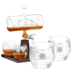Set whisky carafe avec bateau et 4 verres avec gravure pour un couple de voyageurs
