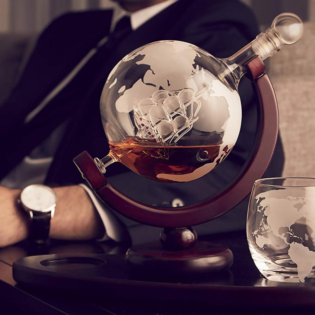 Carafe à whisky Globe avec bateau avec gravure sur 2 verres pour l'anniversaire d'un connaisseur