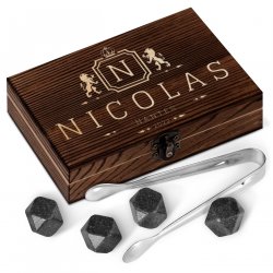 Pierres à whisky dans une boîte en bois personnalisée pour un mari pour l'anniversaire de mariage
