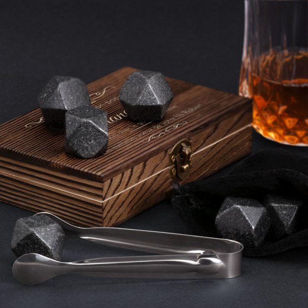 Pierres à whisky dans une boîte en bois avec gravure pour papa pour Noël