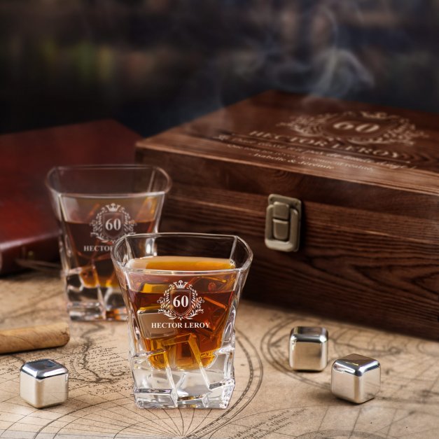 Pierres à whisky avec 2 verres gravés dans une boîte personnalisée pour un homme pour ses 60 ans