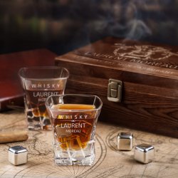 Pierres à whisky avec 2 verres gravés dans une boîte personnalisée pour l'anniversaire d'un oncle