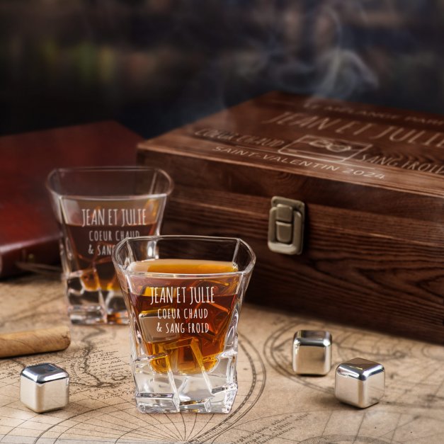 Pierres à whisky avec 2 verres gravés dans une boîte personnalisée pour un couple pour la Saint-Valentin