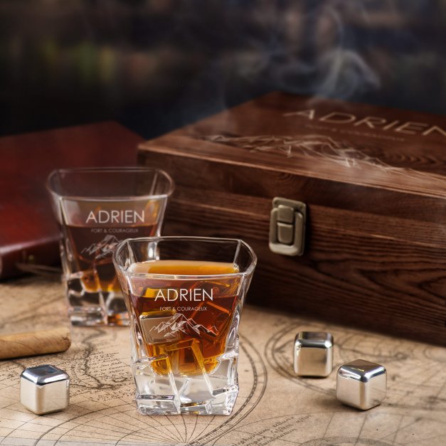 Pierres à whisky avec 2 verres gravés dans une boîte personnalisée pour l'anniversaire d'un mari