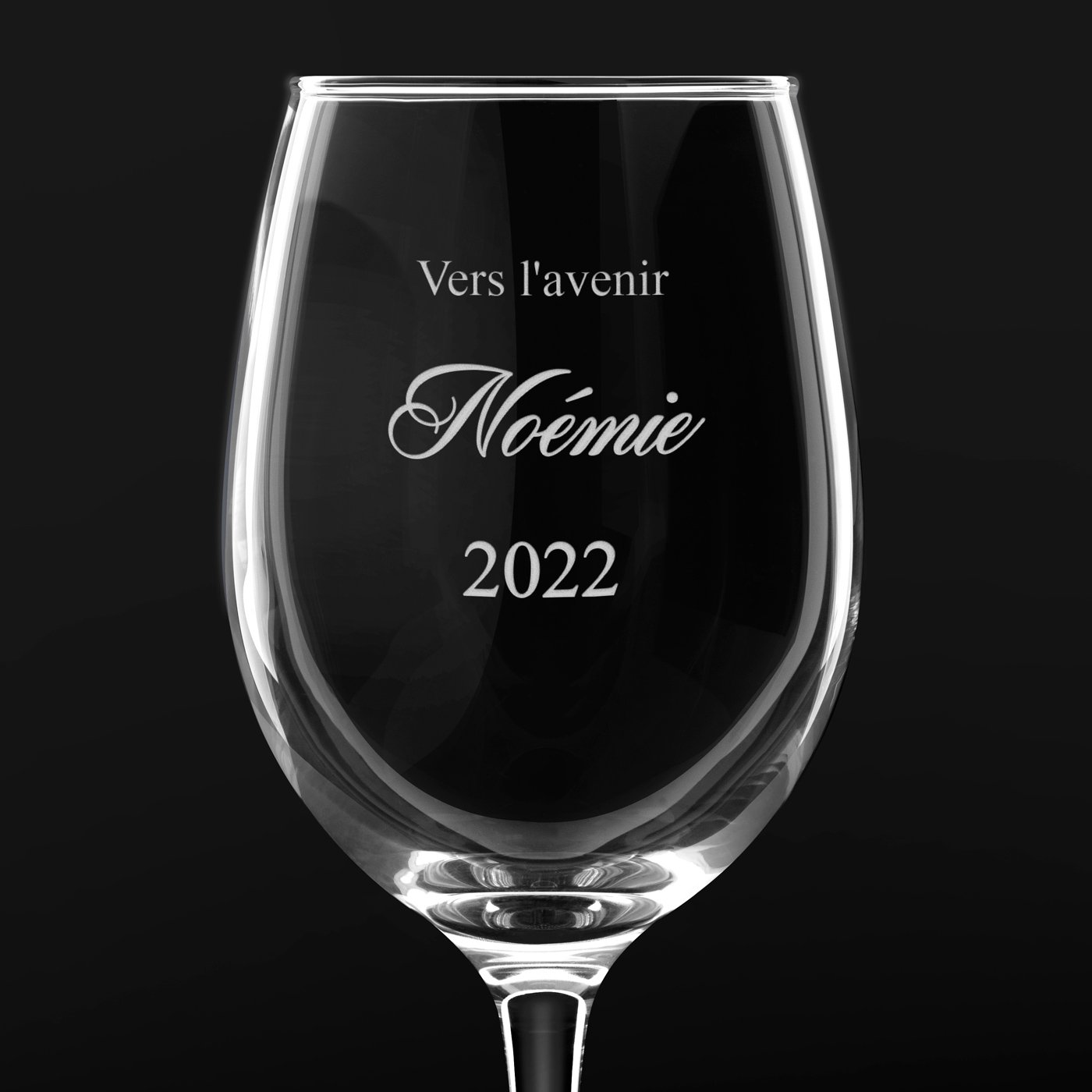 Verre à vin avec gravure pour l'anniversaire d'une femme