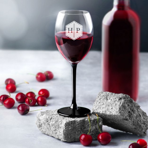 Verre à vin ONYX avec gravure pour proche avec des initiales