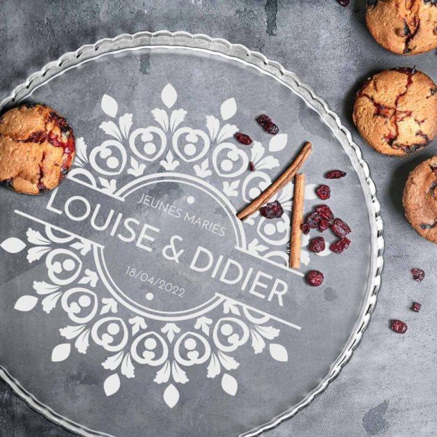Présentoir à gâteau en verre personnalisé pour des jeunes mariés
