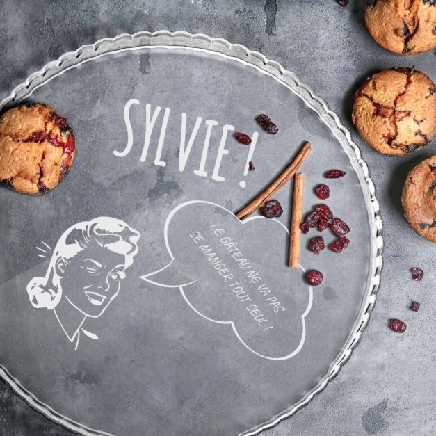 Présentoir à gâteau en verre personnalisé pour une amie pour son anniversaire