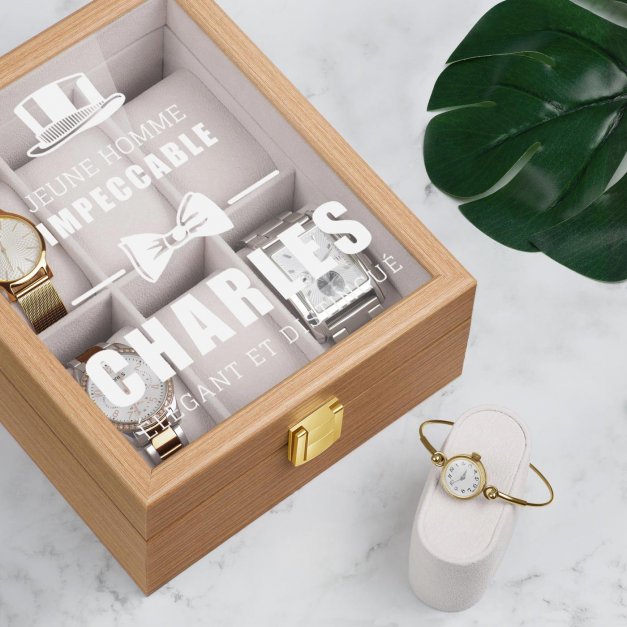 Boîte à montres en bois clair personnalisée pour l'anniversaire d'un jeune homme
