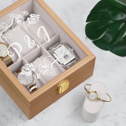 Boîte à montres en bois clair personnalisée pour un couple pour l'anniversaire de mariage