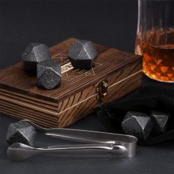 Pierres à whisky dans une boîte en bois avec gravure pour un jeune homme pour ses 18 ans