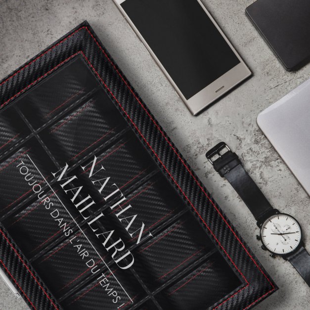 Coffret à montres noir carbone avec gravure pour l'anniversaire d'un collègue