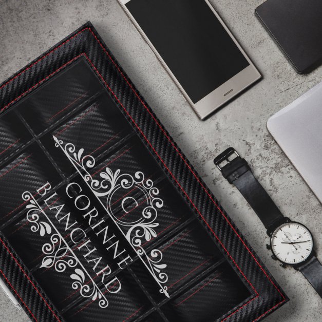 Coffret à montres noir carbone avec gravure pour une femme pour la Saint-Valentin