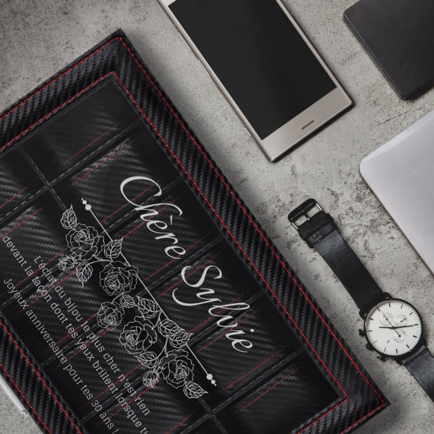 Coffret à montres noir carbone personnalisé pour une femme pour son 30e anniversaire