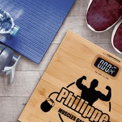 Pèse-personne en bambou avec impression pour l'anniversaire d'un ami sportif
