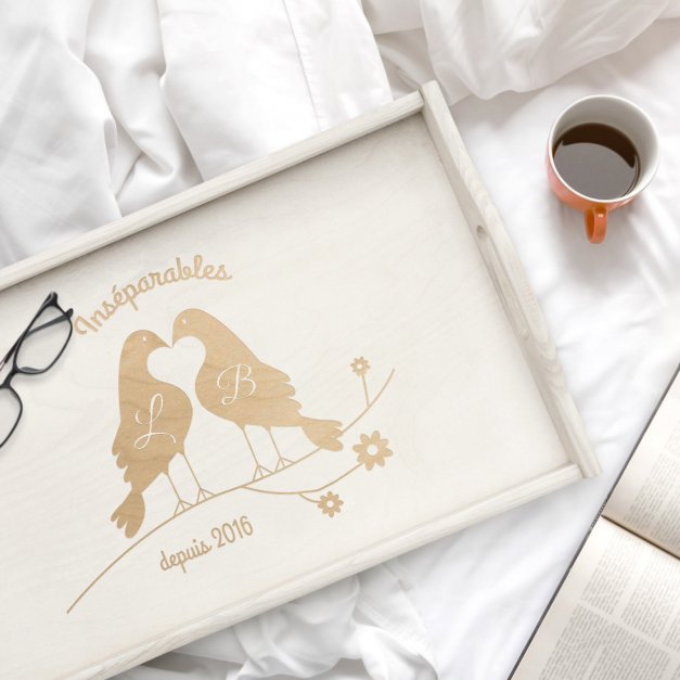 Plateau de lit pliable en bois avec gravure pour un couple pour l'anniversaire de mariage