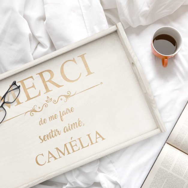 Plateau de lit pliable en bois avec gravure pour l'anniversaire d'une copine